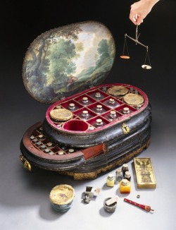 odditiesoflife:  Genoese Medicine Chest;