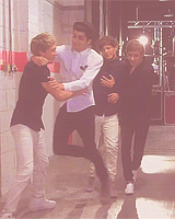 renwakers:  One Direction’s TV spot for the MTV Video Music Awards 