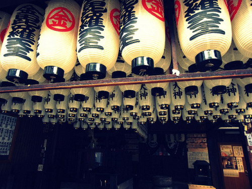 dreams-of-japan:大阪　法善寺　道頓堀(houzenji-temple,Dotonbori,Osaka) by puffyjet on Flickr.