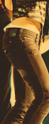 bl0ckb1a4:  Sehun’s sexy ass 