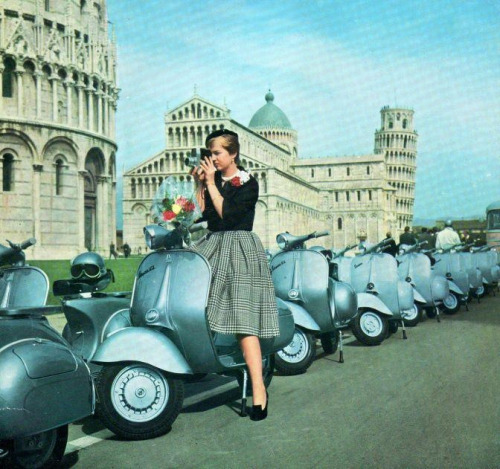 lambretta-lady:Vespas in Pisa, Italy