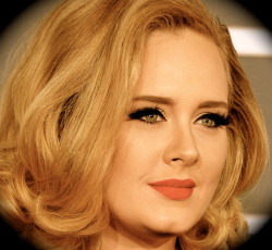 forever-daydreamer-a:  Esa mirada que enamora a todo Daydreamer♥ Love you Adele  