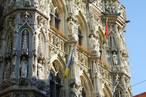 Gothic architecture at Leuven Town Hall, Belgium (by emsmith).