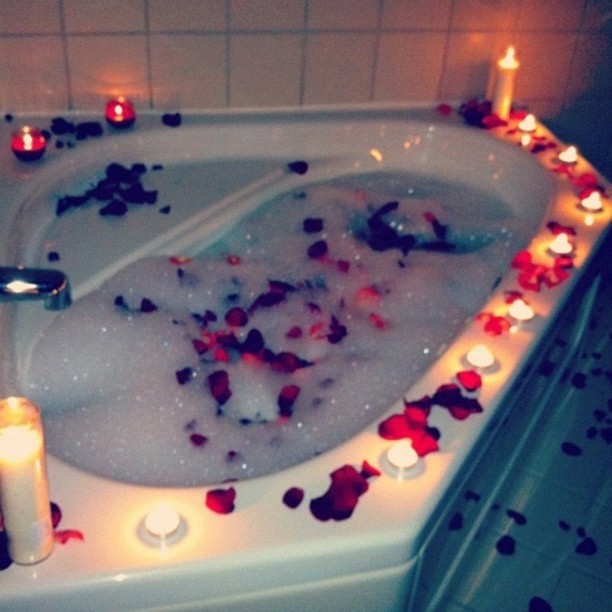 Party of one #bathtub #need #ohlala  (Taken with Instagram)