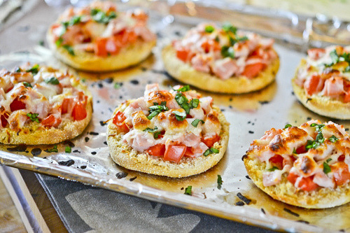 venchy:  divine-eats:  English Muffin Pizzas  amen 