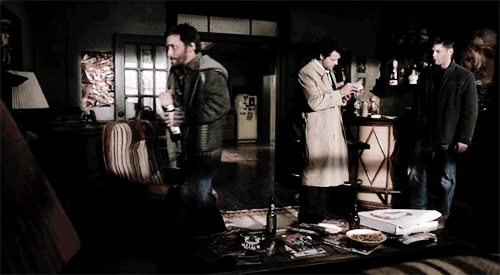 hawt-me33:Castiel likes books. c: