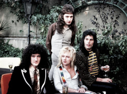 briangay:  goodmusicneverdie:  Queen  John