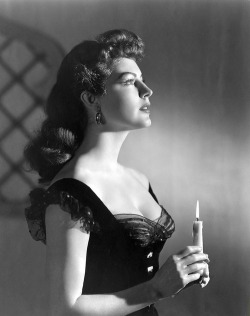  Ava Gardner 