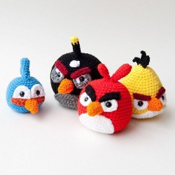 realitybytescrochet:  Angry Birds     http://pinterest.com/amber_dowler/crochet-and-knitting/