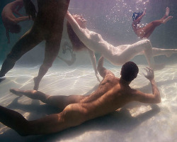 boudoirboudoir:  Underwater Nude - Group