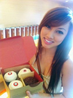 fuckyeahdivineasians:  cupcakes? :D http://aww-whysocute.tumblr.com