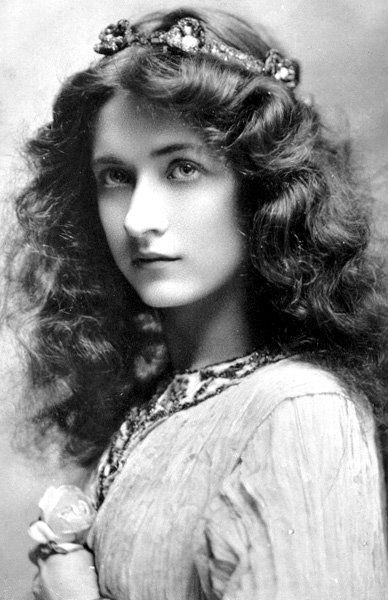 hansolosmother:hellpiglet:rckrbelle:Just discovered American actress Maude Fealy. Wow, what a beauty