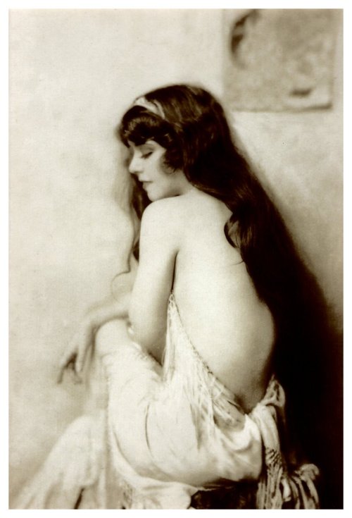 XXX Ziegfeld star, dancer Ann Pennington. She photo