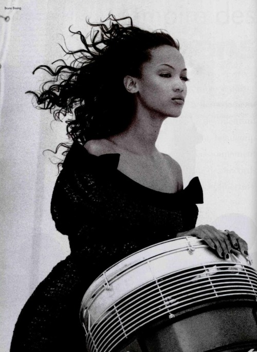 80s-90s-supermodels: “L’Empire Des Sens”, L’Officiel France, 1994Photographe