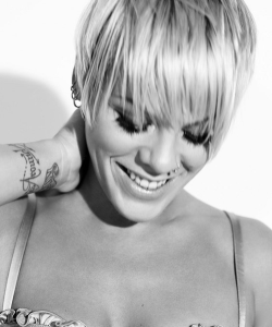 we-were-born-for-this-paramore:  P!NK! <3