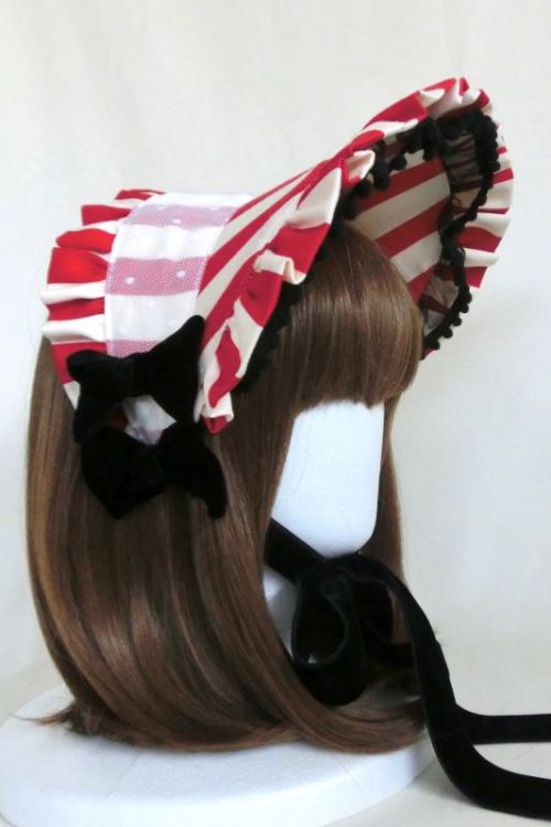 wonderland-sweet:Wonder stripe OP and Bonnet - Design by Vierge Vampur