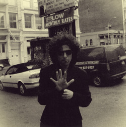 leogolas:  22 de Agosto de 1961, nace una leyenda Andres Fuckin’ Calamaro. Gran GENIO del rock Argentino. 