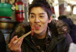 wooberries-blog:  Eli eating his own species (─▽─) 