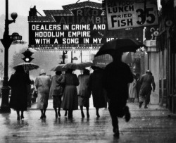 howtoseewithoutacamera:  by Gordon Parks Harlem, New York City, 1952. 