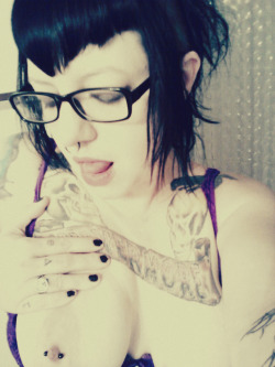 sexyposipunks:  ave~ 