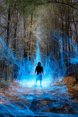 designcloud:  Light paintings by photographer