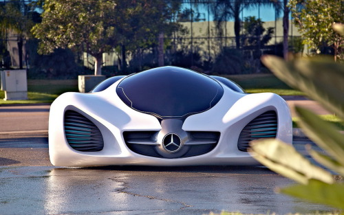 automotive-lust:  No idea whatsoever what the fuck this is—other than something obviously by Mercedes-Benz—but it looks like it wants to kill and maim, LOOL 