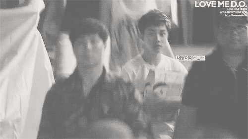 leuhans:  D.O carrying his rice ⊙_⊙ 