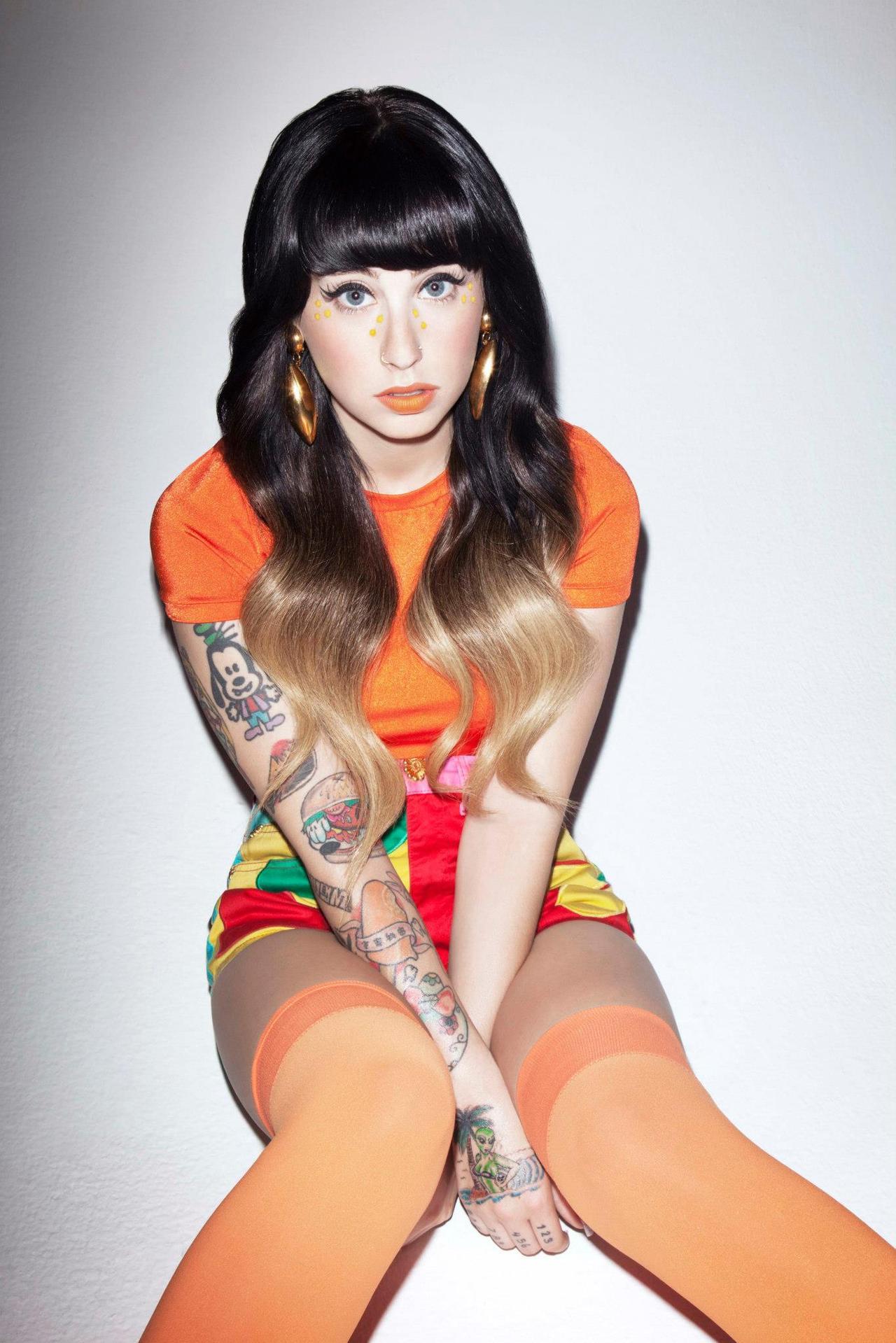 spicegrrrrl:  divinethefuture:  uuuuuuuuugh why is my guilty pleasure white girl