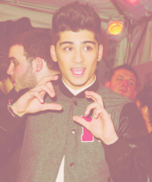 I ♥ zayn  I am like wiht you