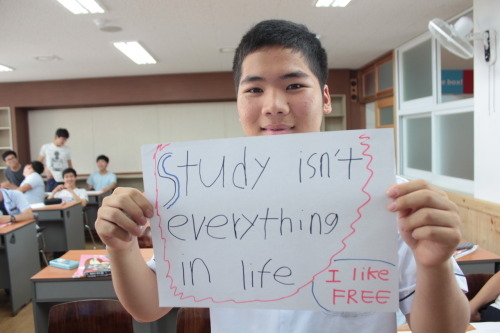 koreanstudentsspeak:Study isn’t everything in lifeI like FREE