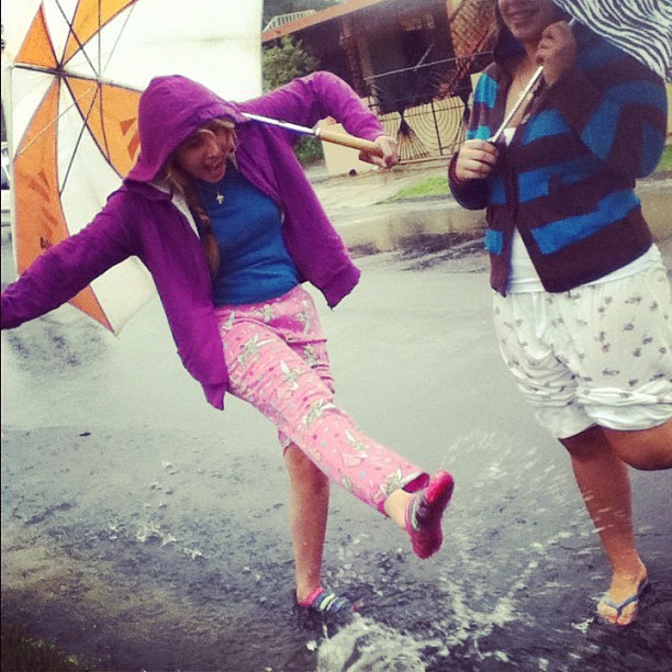 - #lluvia #funnymoments #us #bestfriend #nosotras #teamo #isaac #locas #crazy #mejoramiga