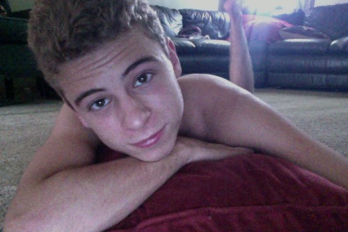 heyletsmakeout:  its so hot in my house 