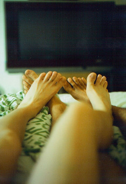 vodkacupcakes:  i hate feet, but i like this 