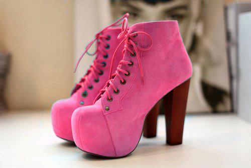 pandakaruu:  These shoes… I really love them.