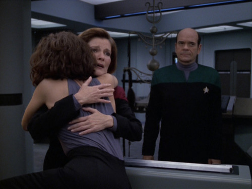 startrekhugs:[image: B’Elanna Torres and Captain Janeway hug tightly. Torres is sitting on a sickbay