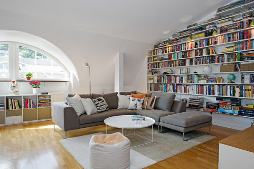 micasaessucasa:  Inspiring Attic Apartment Showcasing Charming Details in Sweden
