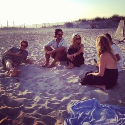 rachelzoe:  Spending time relaxing on the beach in the Hamptons with friends and family…absolute bliss! xoRZ