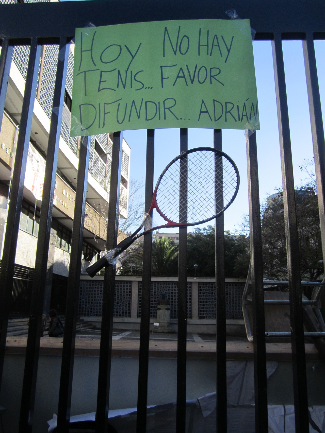 elclubdelosinfelices:  Manana no hay tenis…por favor difundan… Adrián.