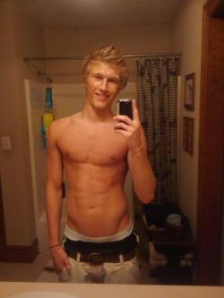 jockloverspics:  Slim build and great smile