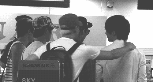 gaypark:   Eli hugging Kibum after seeing him at the airport ▲ 