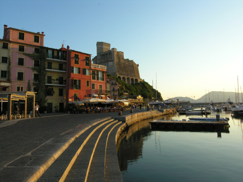 (via Lerici, a photo from La Spezia, Liguria | TrekEarth)Lerici, Liguria, Italy