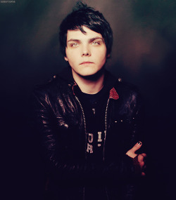 sweetcurse:  [26/50] Pictures of Gerard Way.