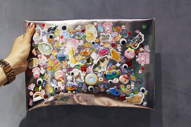 grrlghost:  rookiemag:  Susie Bubble posted this photo of a cheap clutch that her