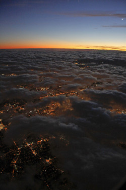 laxity:  vodkacupcakes:  i love this  I love how you can see the curve of the clouds. It’s like the edge of the Earth 