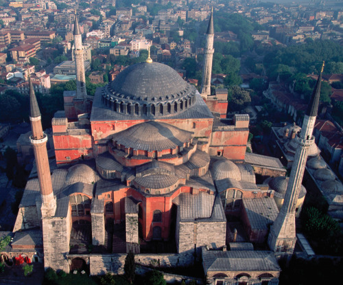  ANTHEMIUS OF TRALLES and ISIDORUS OF MILETUS, Hagia Sophia, Constantinople (Istanbul), Turkey, 532–