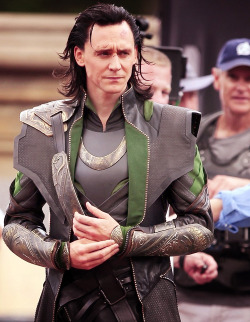 dreamingstarkly:  pretty sure i reblogged this at least 5 times already. oh well HAVE A FULL-LENGTH LOKI ON YOUR DASH 