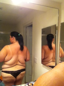 txrxqueen:  Holy back fat lol. 