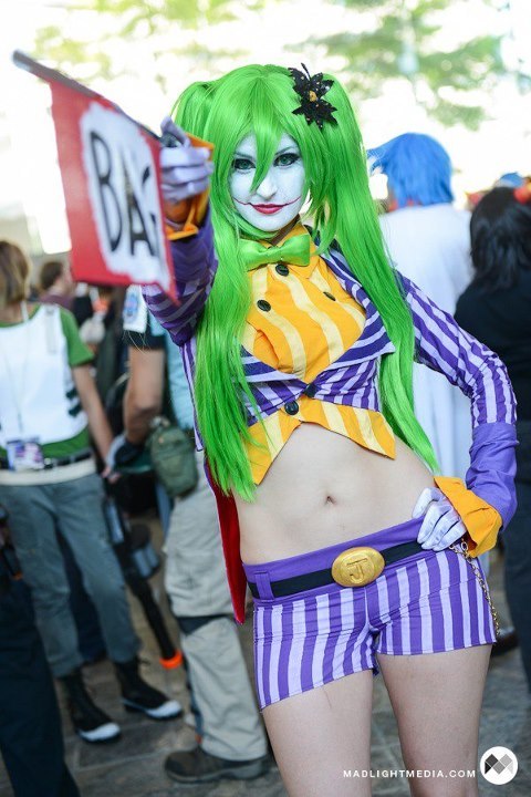 gammogahato:  Let me show you a magic trick. Photo by Mad Light Cosplay page; http://www.facebook.com/gammogahatocosplay