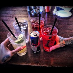 sitejeffreebr:  drinks with @ryanxedge &amp; @aliciamann  