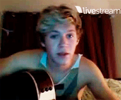 Aquele momento que o Niall consegue mudar a cor do cabelo em 1 segundo: